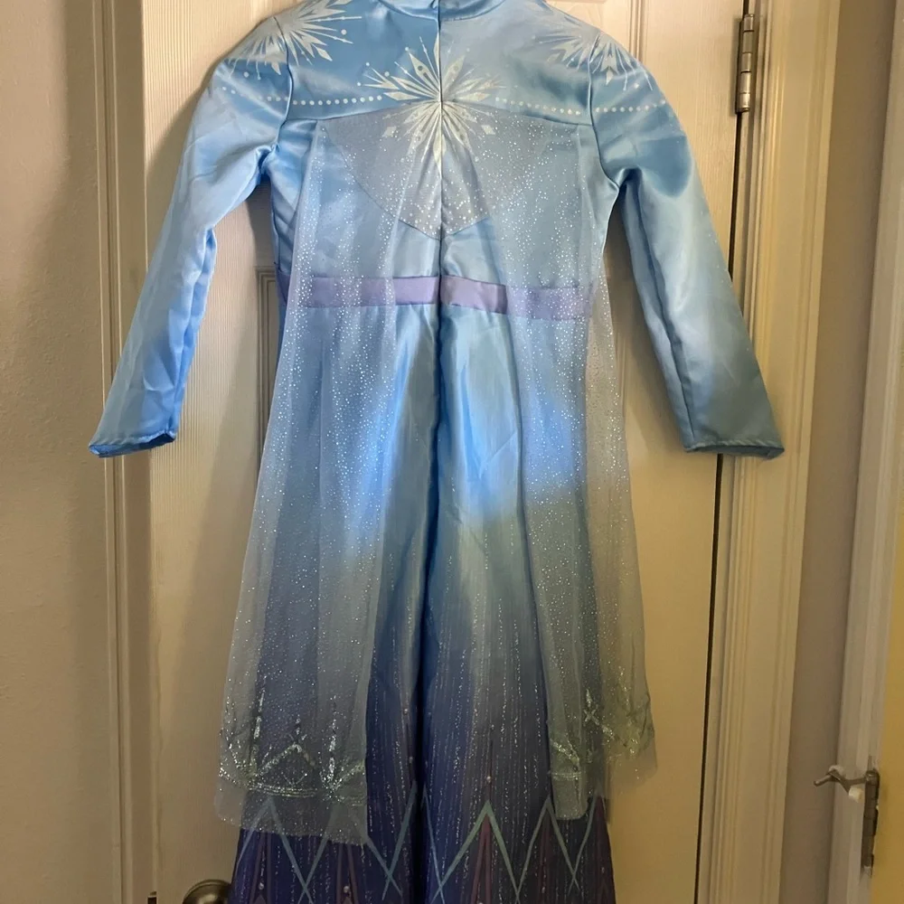 Frozen Elsa Costume M 7-8 - Picture 8 of 10
